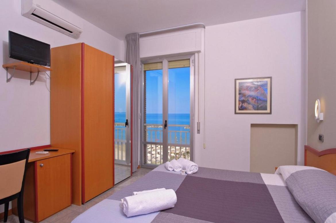 Hotel La Perla Cupra Marittima Exteriér fotografie