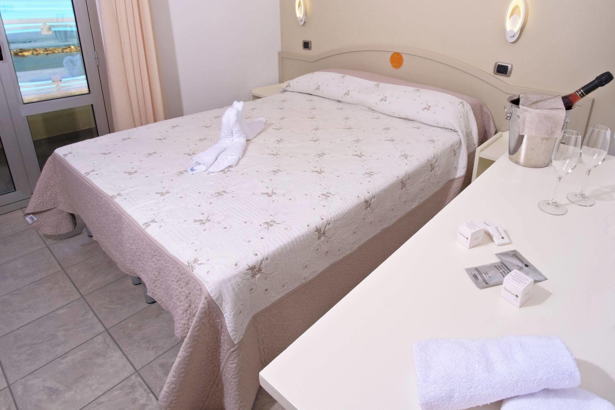 Hotel La Perla Cupra Marittima Exteriér fotografie