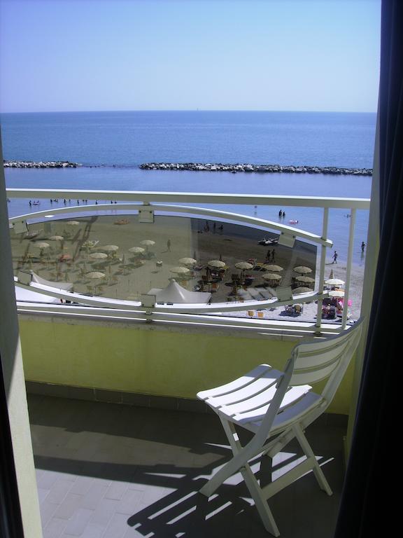 Hotel La Perla Cupra Marittima Exteriér fotografie